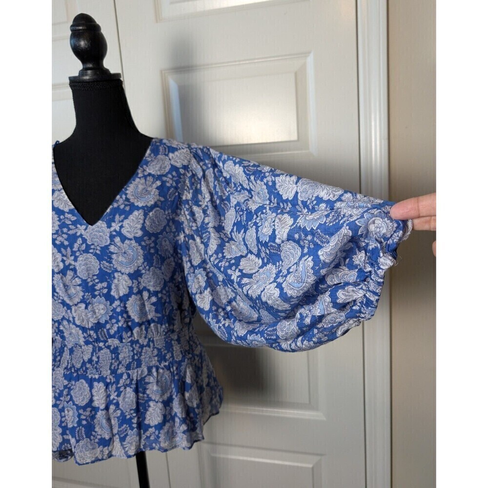 Vince Camuto V-Neck Peplum Top Blue and White Floral Blouse Top Size Small - Picture 14 of 15